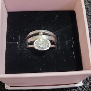 Elegant Silver Ring with Clear Gemstone